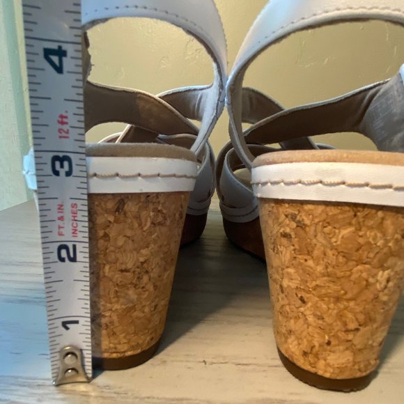 Clarks White Sandals with Crossover Straps - Picture 2 of 5